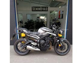 TRIUMPH STREET TRIPLE 765 R SILVER ICE