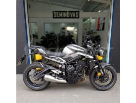 TRIUMPH STREET TRIPLE 765 R NOVÍSSIMA